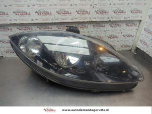 O199195 Gebruikte koplamp rechts Seat Leon