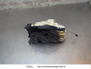 O199204 Gebruikte portierslot mechaniek 4deurs links-voor Seat Leon