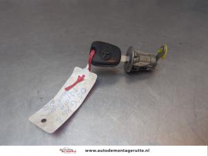O199228 Gebruikte portierslot cilinder links Toyota Aygo