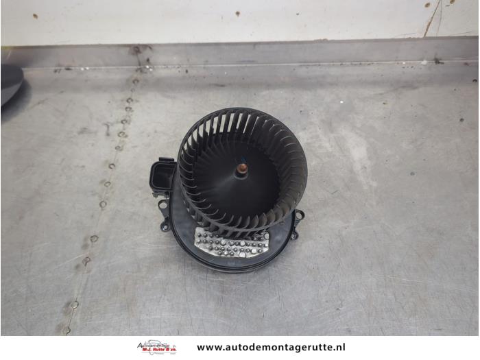 Gebruikte Kachel Ventilatiemotor BMW 1-Serie O199235