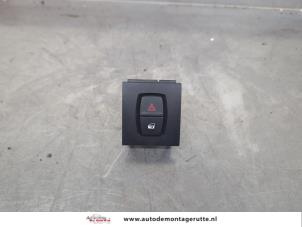 O199237 Gebruikte gevarenlicht schakelaar BMW 1-Serie