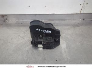 O199265 Gebruikte slotmechaniek portier 4deurs links-voor BMW 1-Serie