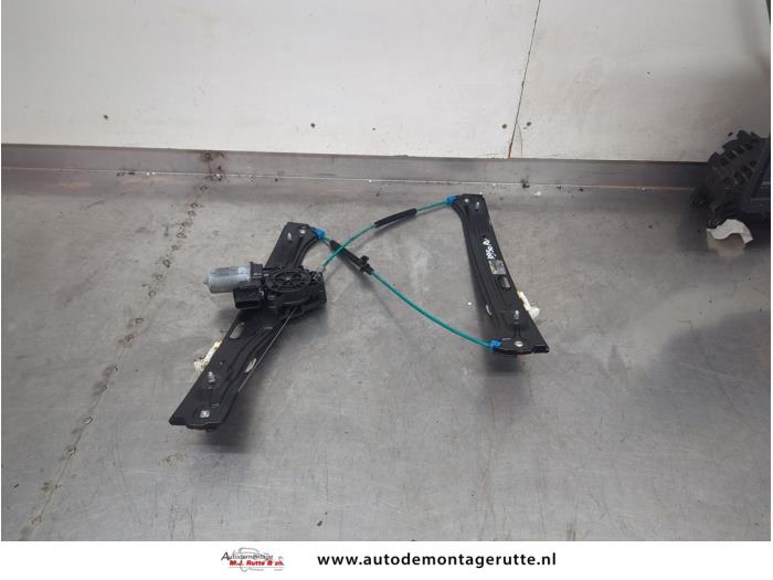 Gebruikte Ruitmechaniek 4Deurs rechts-voor BMW 1-Serie O199275