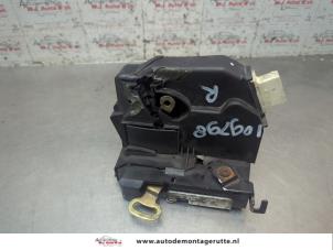 O199290 Gebruikte deurslot mechaniek 2deurs rechts Mini Cooper