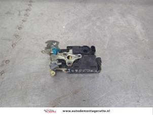 O199307 Gebruikte portierslot mechaniek 4deurs links-voor Chevrolet Aveo