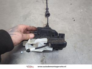 O199322 Gebruikte portierslot mechaniek 4deurs rechts-voor Kia Ceed