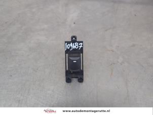 O199397 Gebruikte schakelaar elektrisch raam Hyundai I30