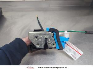 O199409 Gebruikte slotmechaniek portier 4deurs links-achter Hyundai I30