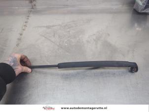 O199449 Gebruikte ruitenwisserarm achter Audi A4