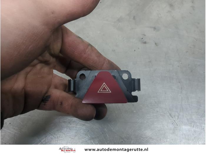 Gebruikte Gevarenlicht Schakelaar Peugeot 307 O199475