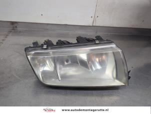 O199503 Gebruikte rechter koplamp Skoda Fabia