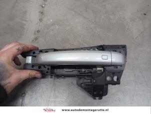 O199545 Gebruikte portiergreep 4deurs links-achter Audi A4