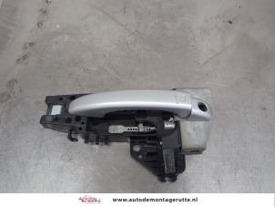 O199546 Gebruikte portiergreep 4deurs links-voor Audi A4