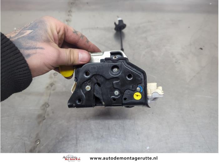 Gebruikte Deurslot Mechaniek 4Deurs links-achter Audi A4 O199554
