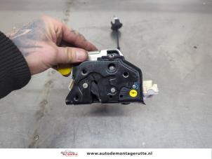 O199554 Gebruikte portierslot mechaniek 4deurs links-achter Audi A4