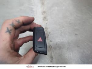 O199586 Gebruikte schakelaar paniekverlichting Audi A4