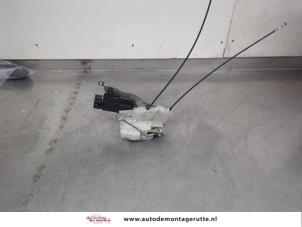 O199644 Gebruikte deurslot mechaniek 4deurs links-voor Nissan Pixo
