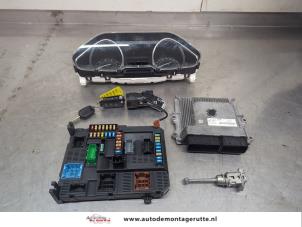 O199667 Gebruikte kontaktslot + computer Peugeot 2008