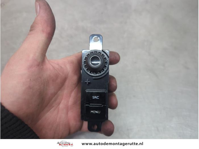 Gebruikte Regelunit Multi Media Peugeot 2008 O199711