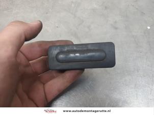 O199719 Gebruikte schakelaar achterklep Peugeot 2008