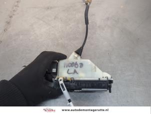 O199736 Gebruikte slotmechaniek portier 4deurs links-achter Peugeot 2008