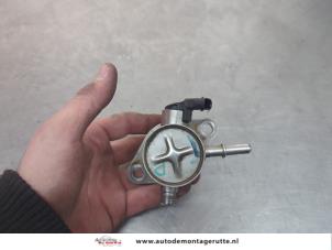 Gebruikte Hogedrukpomp Peugeot 2008 (CU) 1.2 12V e-THP PureTech 110 Prijs € 150,00 Margeregeling aangeboden door Autodemontage M.J. Rutte B.V.