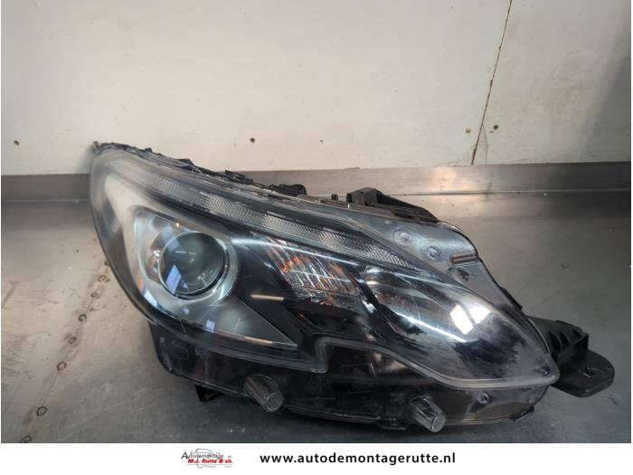 Gebruikte Rechter Koplamp Peugeot 2008 O199751