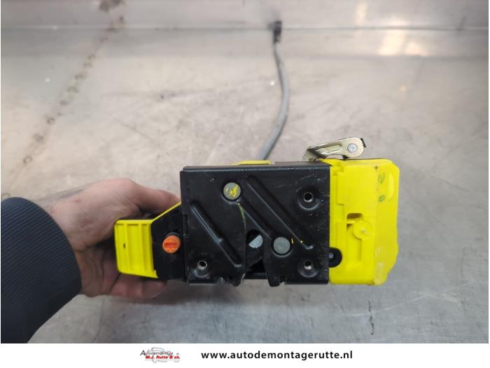 Gebruikte Deurslot Mechaniek 4Deurs links-achter Volvo XC90 O199761