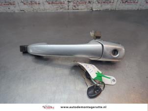 O199838 Gebruikte deurgreep 4deurs links-voor Mazda 2