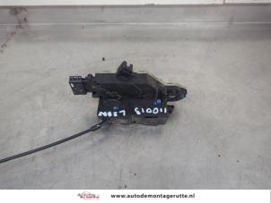O199854 Gebruikte slotmechaniek portier 2deurs links Peugeot 207