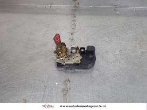 O199996 Gebruikte slotmechaniek achterklep Jeep Cherokee