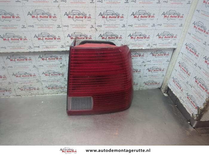 Gebruikte Achterlicht rechts Volkswagen Passat O200008