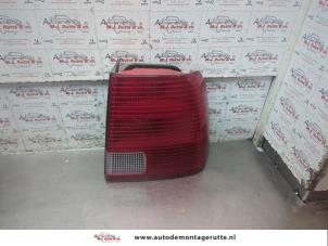 O200008 Gebruikte achterlicht rechts Volkswagen Passat