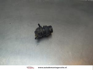 O200011 Gebruikte ruitensproeierpomp voor Daihatsu Sirion