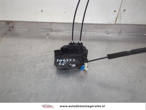O200020 Gebruikte portierslot mechaniek 4deurs links-voor Nissan Murano