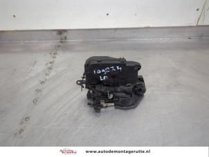 O200033 Gebruikte deurslot mechaniek 4deurs links-achter BMW 3-Serie