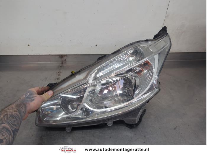 Gebruikte Linker Koplamp Peugeot 208 O200085