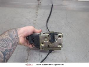O200088 Gebruikte portierslot mechaniek 4deurs links-voor Citroen C3