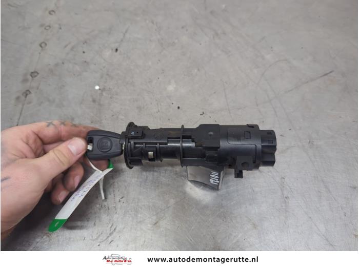 Gebruikte Sleutel+Contactslot Fiat Doblo O200093