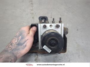 O200096 Gebruikte abs pomp Suzuki Swift