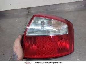 O200111 Gebruikte achterlicht rechts Audi A4
