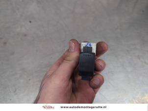 O200137 Gebruikte elektrisch raam schakelaar Suzuki Alto