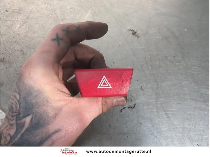 Gebruikte Gevarenlicht Schakelaar Citroen C1 O200189