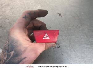 O200189 Gebruikte gevarenlicht schakelaar Citroen C1