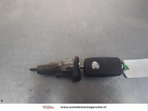 O200207 Gebruikte deurslot cilinder links Skoda Fabia