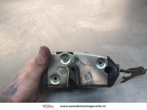O200208 Gebruikte slotmechaniek portier 4deurs links-voor Smart Forfour