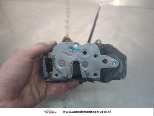O200225 Gebruikte slotmechaniek portier 4deurs links-voor Opel Insignia