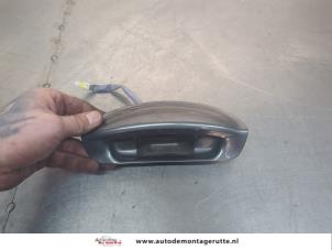 O200219 Gebruikte achterklep handgreep Nissan Micra