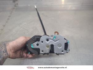 O200223 Gebruikte portierslot mechaniek 4deurs rechts-voor Opel Insignia