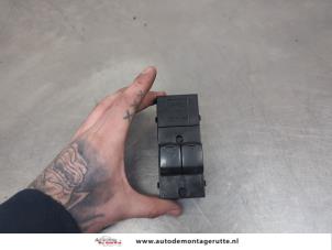 O200349 Gebruikte elektrisch raam schakelaar Nissan Micra